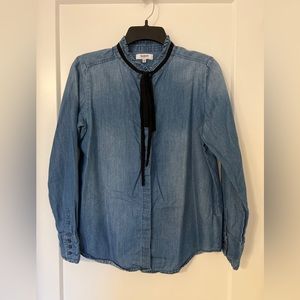 Denim dress shirt by Kensie 

Size small
Chest 29
Length 26